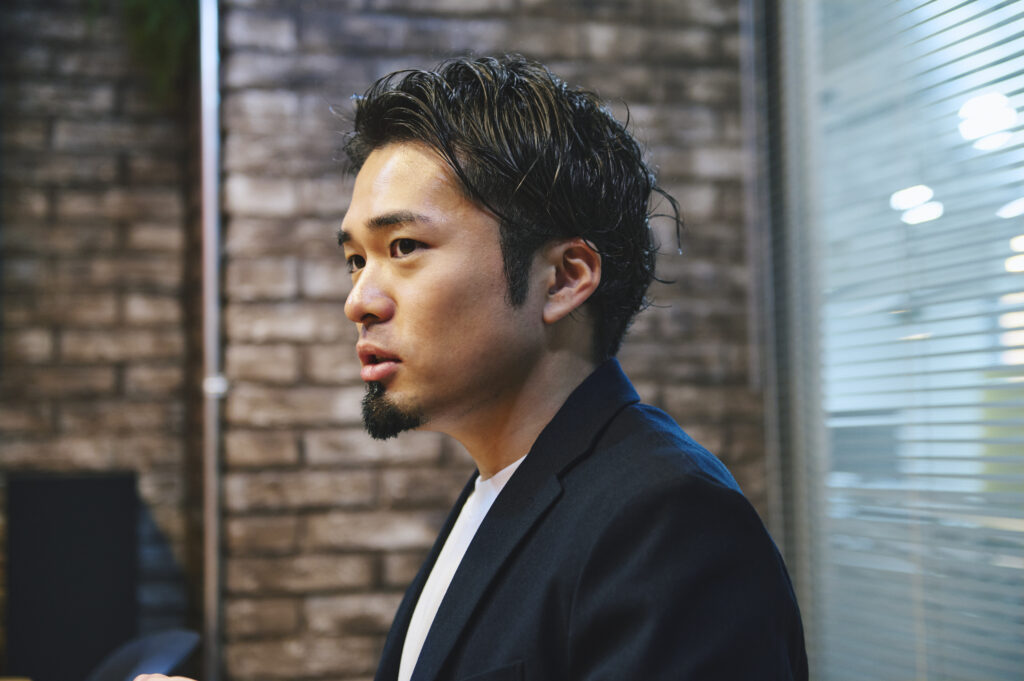 会話をする橋本