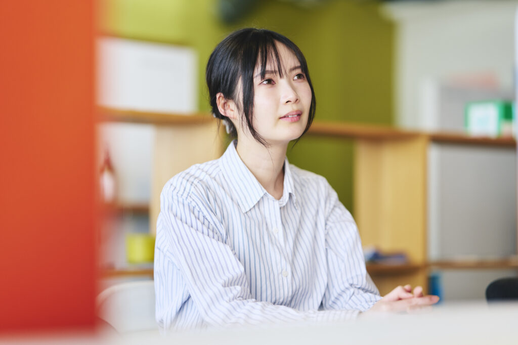 インタビューを受けるJYM中屋