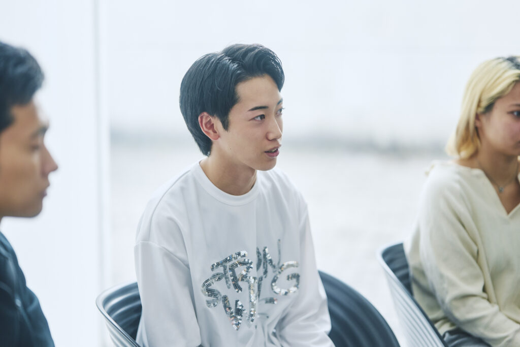 インタビューに答える村井 稀さん