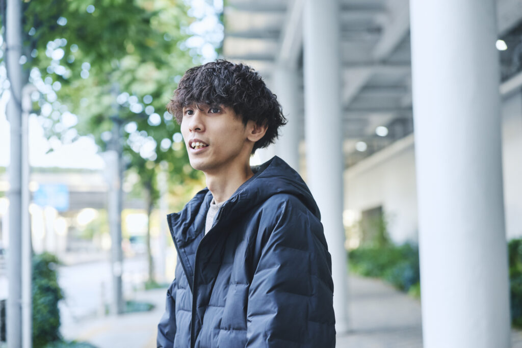 インタビューに答える公木氏 