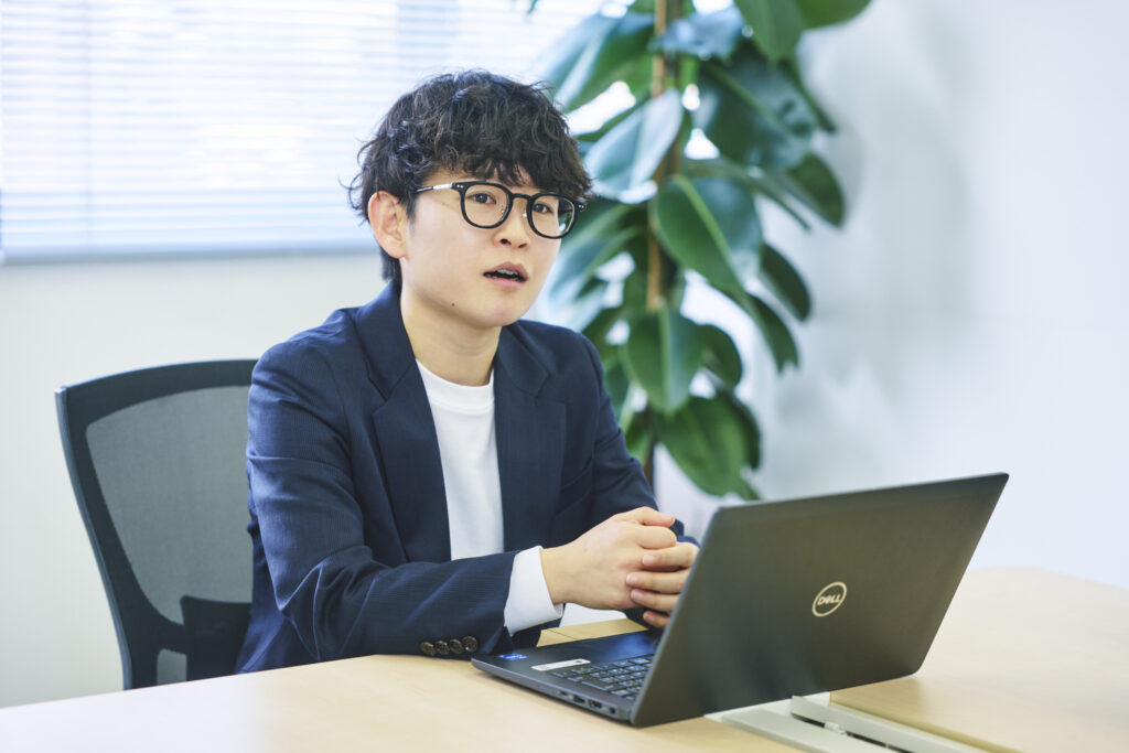 Wowworld河崎氏インタビューの様子