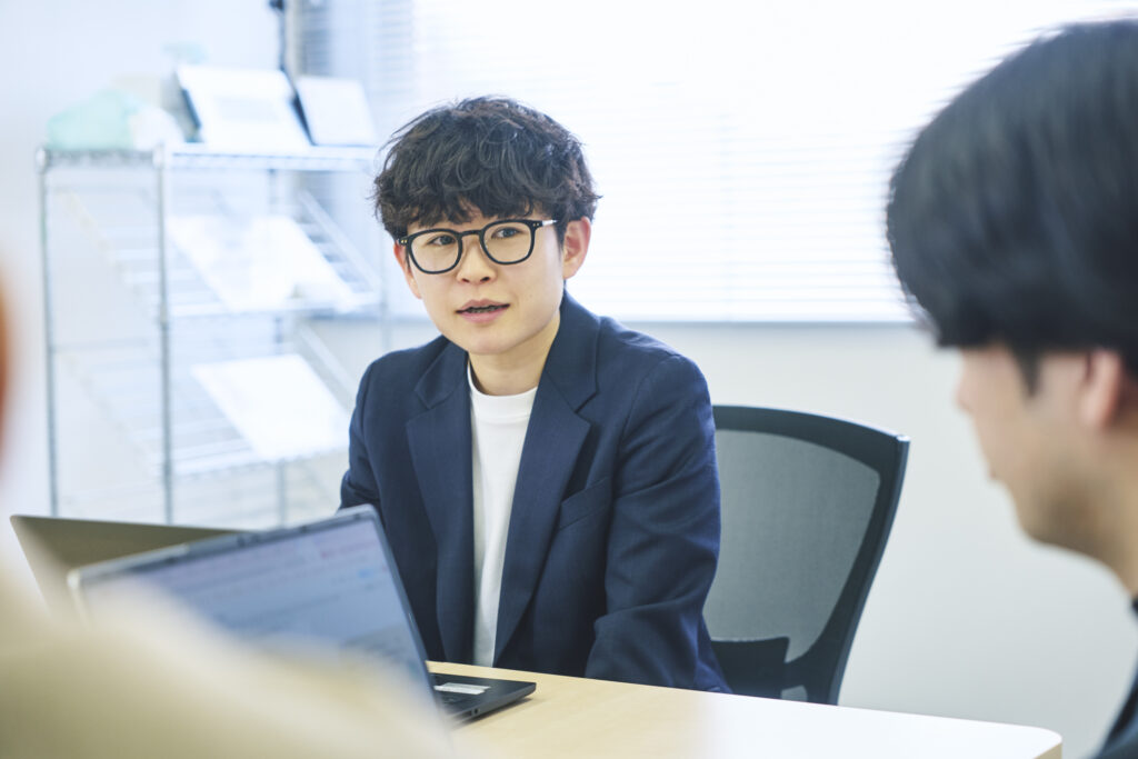 インタビューに応えるWowworld河崎氏