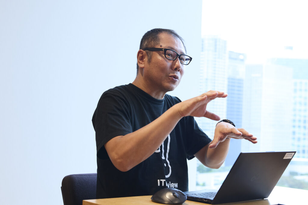 インタビューに答えるアイティクラウド野島氏